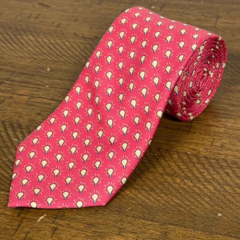 Vineyard Vines Tie Men Pink Red Light Bulb Print Silk Custom Collection USA Made